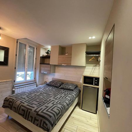 Rdc 1 - Chambre Meublee Au Coeur Du Centre Ville De Монлюсон Экстерьер фото