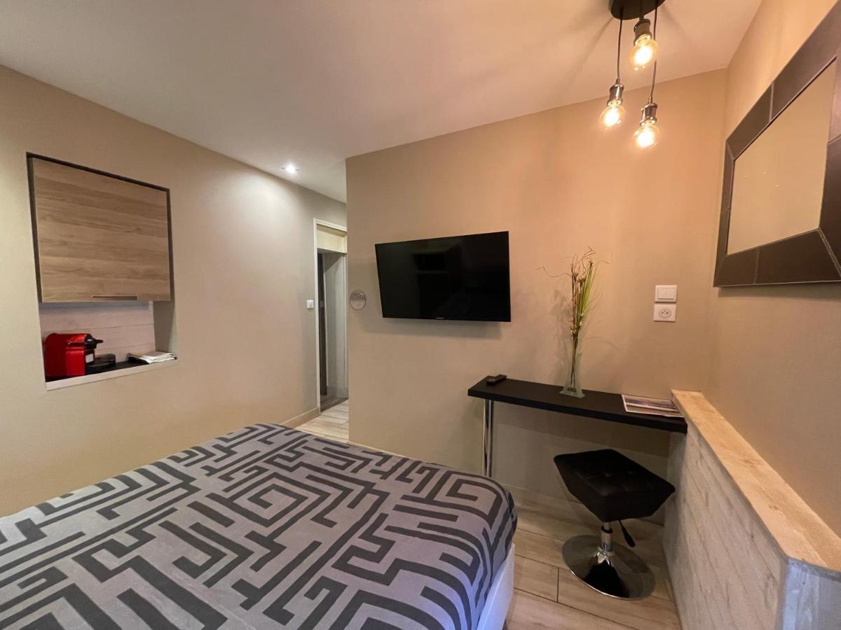 Rdc 1 - Chambre Meublee Au Coeur Du Centre Ville De Монлюсон Экстерьер фото